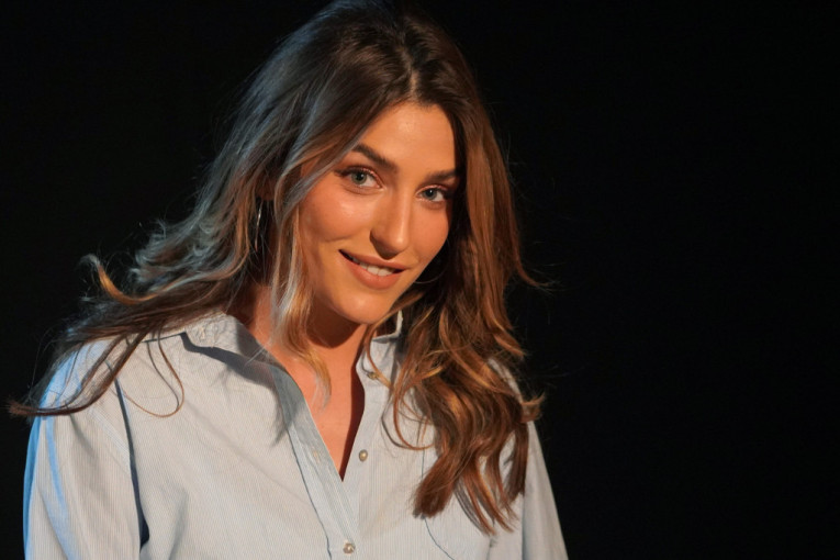 Anđela Jovanović i Jovana Stojiljković u filmu “Pukotina u ledu”:  Savremena i sirova bajka koja istražuje seksualnost žena