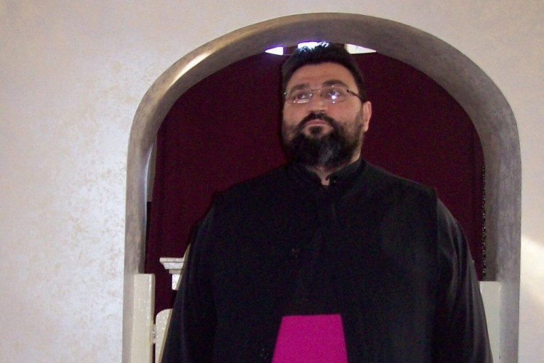 Korona ubila još jednog sveštenika: Preminuo prota Vladimir Matić