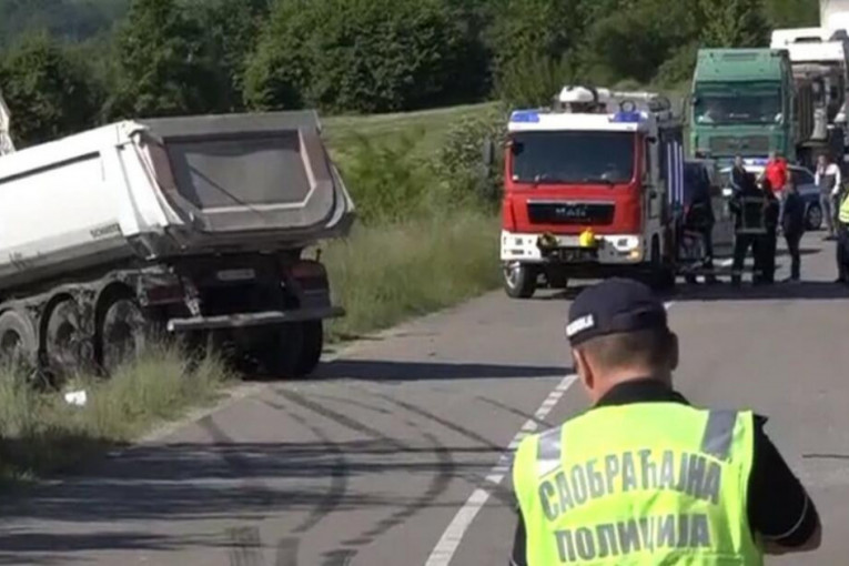 Jedna osoba na operaciji: Poznato stanje povređenih u stravičnoj saobraćajnoj nesreći kod Loznice