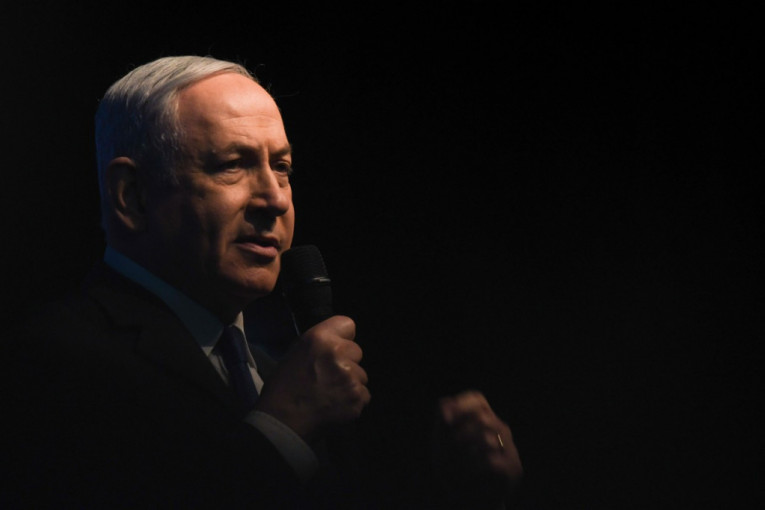 Svi Netanjahuovi skandali: Poziv na linč, primanje mita, prevare, raskalašni sin i bahata supruga