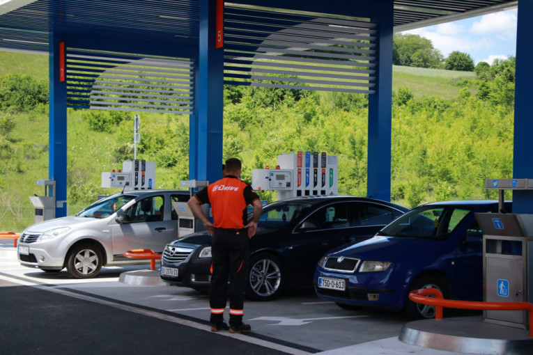 Vozači bez straha da će gorivo nestati: Otvaranje prve pumpe na auto-putu Miloš Veliki pokazalo se kao pun pogodak