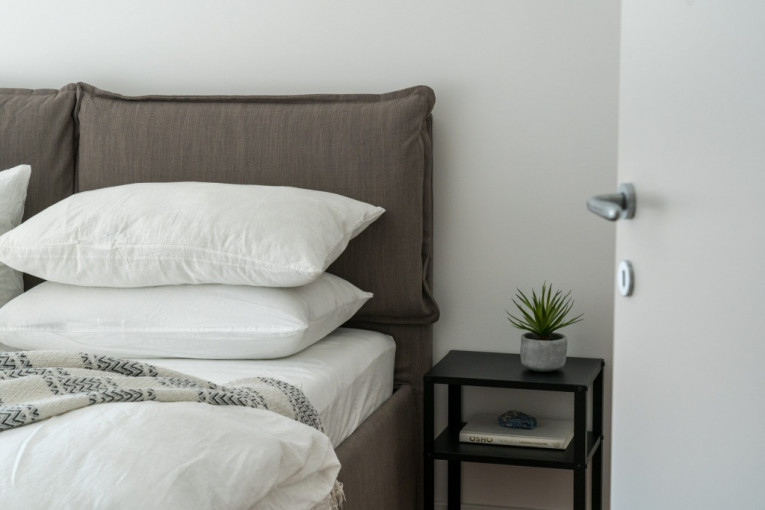 Kako da znate kada treba da kupite nov jastuk za spavanje? Uradite ovaj brzi test