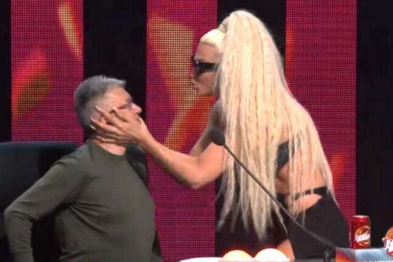 Karleuša poljubila Popovića u usta! Ščepala ga, on nije imao gde (FOTO, VIDEO)