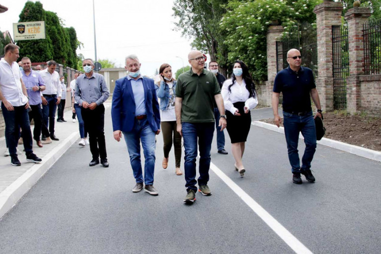Vučević nakon obnove Ulice Karolja Seleša u Novom Sadu: Važna nam je svaka ulica, ne samo glavne saobraćajnice!