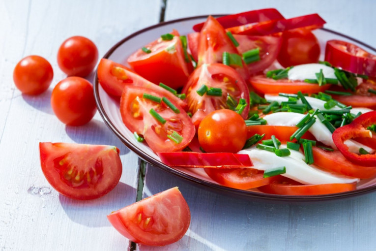 Najteže za skidanje: Kako ukloniti fleke od paradajza?