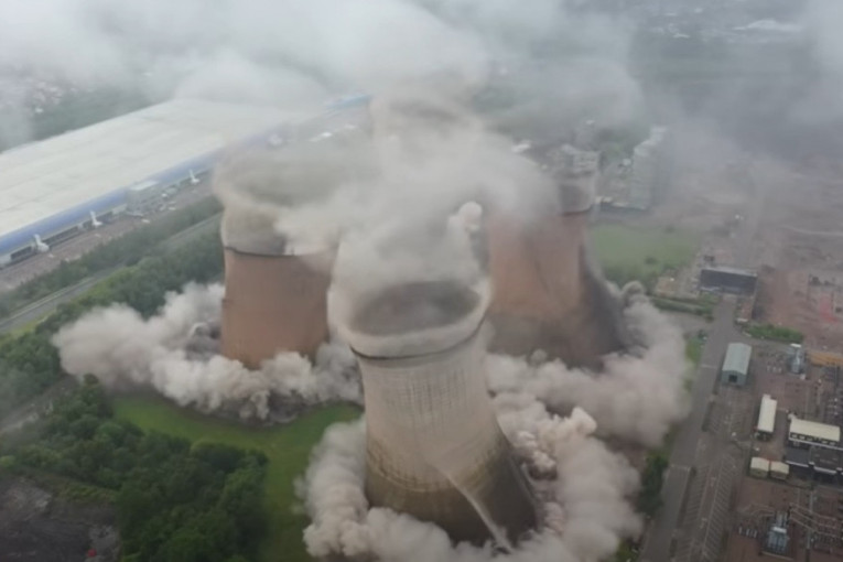 Džinovske kule nestale u trenu: Razneti rashladni tornjevi elektrane, pogledajte (VIDEO)