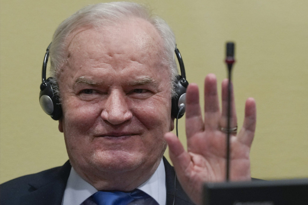 Prva reakcija generala Mladića: Nisam ja bitan! (VIDEO)