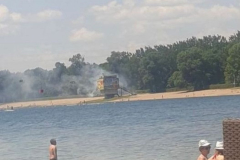 Ugašen požar na Adi Ciganliji, gorela živa ograda