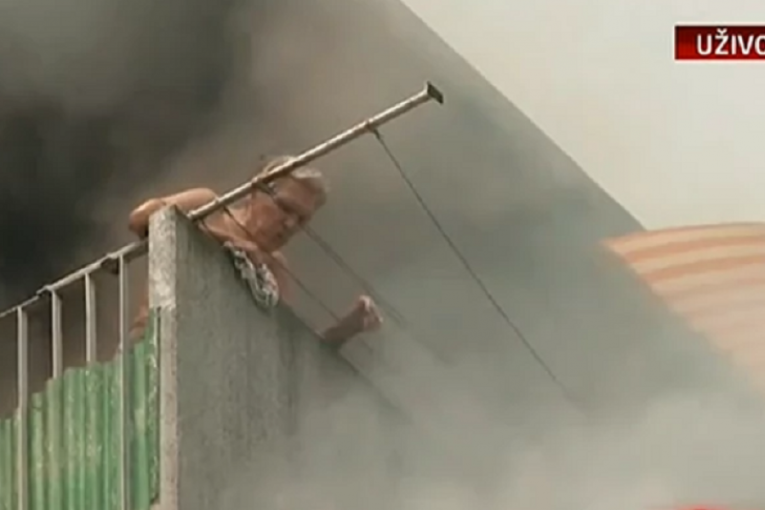 Ogroman požar u Zagrebu: Gorela zgrada, čovek bio zarobljen na terasi poslednjeg sprata (FOTO+VIDEO)