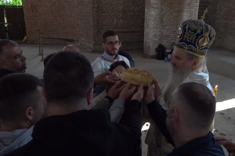 Prvi put od 1998. godine, održana liturgija u hramu Hrista Spasa u Prištini (FOTO+VIDEO)