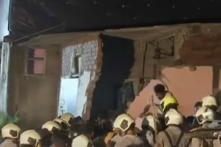 Srušila se zgrada u Indiji: Najmanje 11 poginulih, potraga za nestalima pod ruševinama (VIDEO)