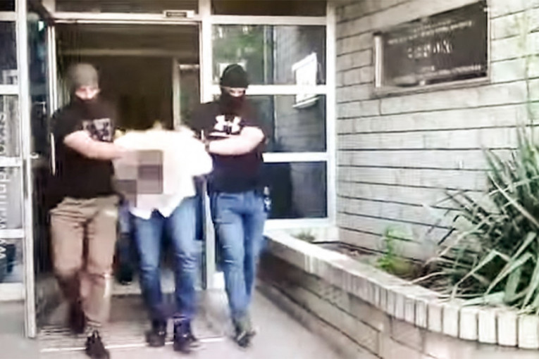 Objavljen snimak hapšenja Stolića: Pogledajte kako je priveden inspektor SBPOK-a (VIDEO)