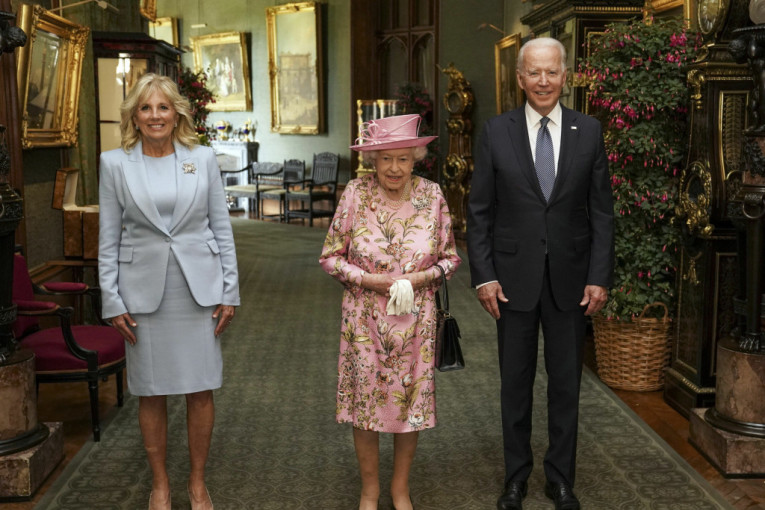 Bajden stigao na čaj: Još jedan američki predsednik u gostima kod kraljice Elizabete (FOTO)