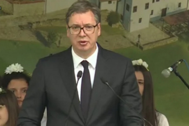 Predsednik Vučić nakon dobijanja ordena: Imam obavezu više, nećemo biti ničije sluge, osim svoje! (FOTO)