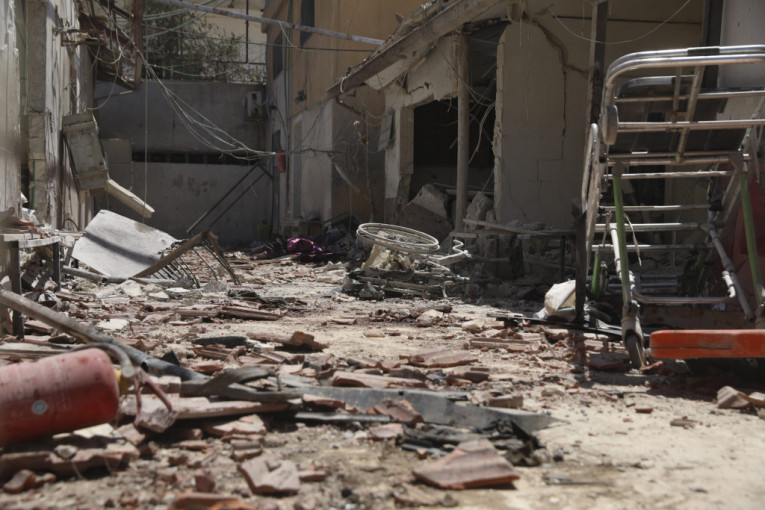 Od sirijske bolnice ostale ruševine: Zgrada razorena, u bombaškim napadima stradala 21 osoba (VIDEO)
