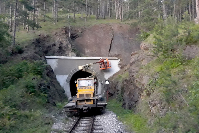 Nakon skoro 100 godina urađena je prva rekonstrukcija 20 tunela na Šarganskoj osmici