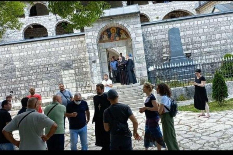 Inspekcija ušla u Cetinjski manastir: Naložili da pribave dozvolu za zamenu mokrih čvorova