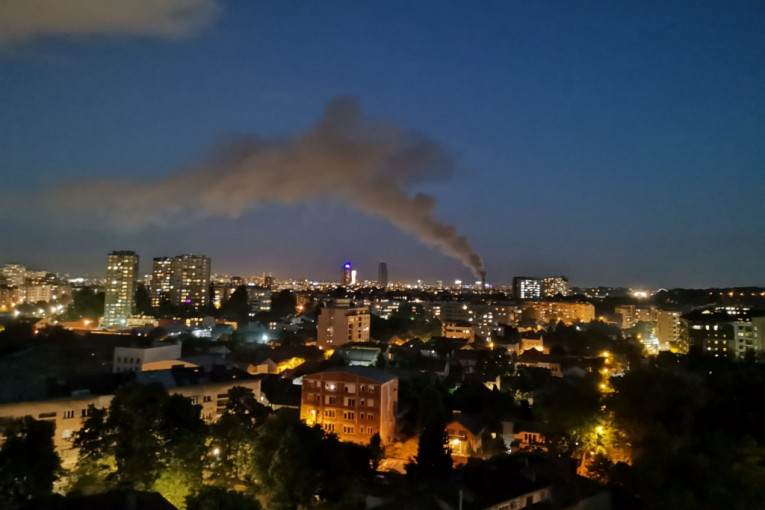 Bukti na Novom Beogradu: Gust dim oko stajališta Tošin bunar