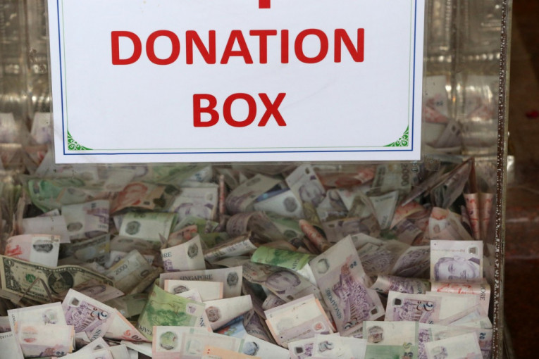 Lažni humanitarci haraju Beogradom: Obilaze kafiće sa kutijom za donacije i traže novac od građana