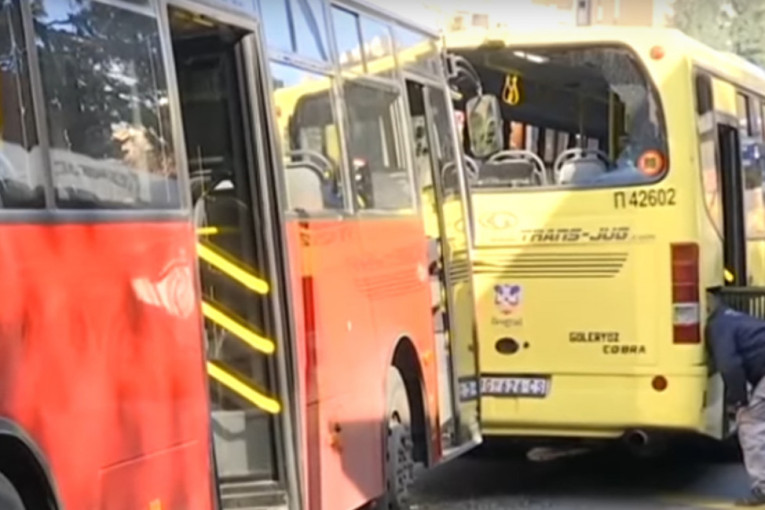 Sudar autobusa na Voždovcu: Ima povređenih, obustavljen saobraćaj ka Autokomandi