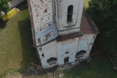 Fenomen graditeljstva kod Požege: Crkva stara skoro dva veka tone zbog podzemnih voda (FOTO)