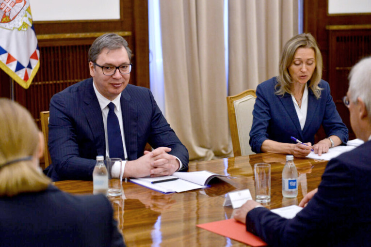 Vučić sa Gruškom: Dogovoriti posetu predsednika Putina (FOTO)