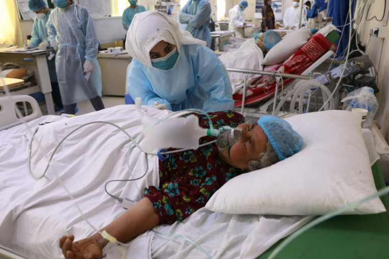Pandemija u Avganistanu izmiče kontroli: Bolnice krcate, trećina testova pozitivna, vakcinisanih 0,5 odsto