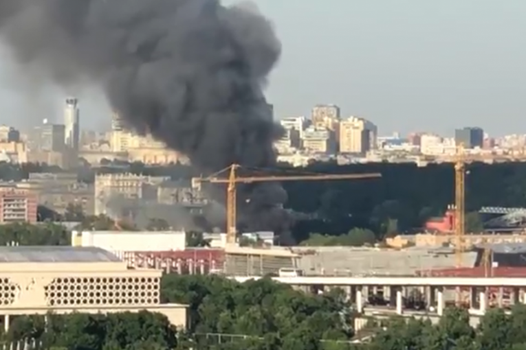 Eksplozija u Moskvi: Gori skladište pirotehnike, oblak dima prekrio grad (VIDEO)