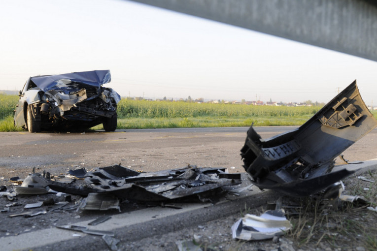 Strahoviti udes kod Ostružnice: Vozač automobila se zabio u ogradu, zadobio teške povrede