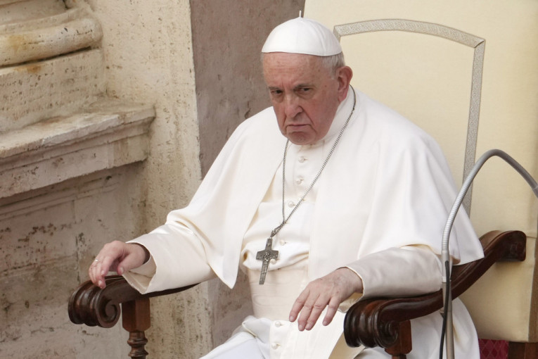 Papa primljen u bolnicu: Poglavar katoličke crkve ide na operaciju