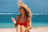 Ponekad moda nije nosiva, ali jeste zabavna: Crveni kupaći zbunio i nasmejao žene na internetu