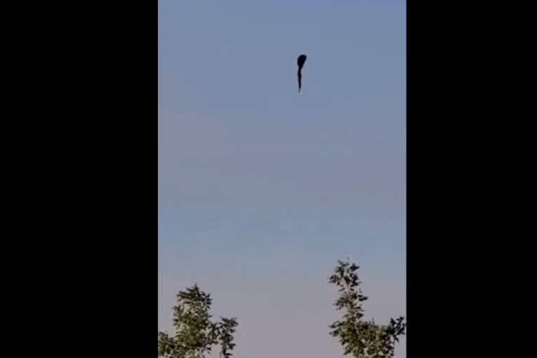 Najmanje četiri žrtve u padu turističkog balona iznad Albukerkija (VIDEO)
