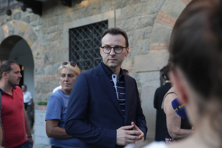 Nove provokacije privremenih institucija u Prištini:  Petru Petkoviću zabranjen ulazak na KiM