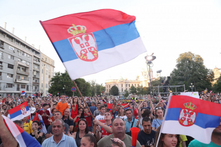 Svi Srbi da istaknu srpsku zastavu: Trobojke će se u septembru vijoriti svugde gde ima našeg naroda