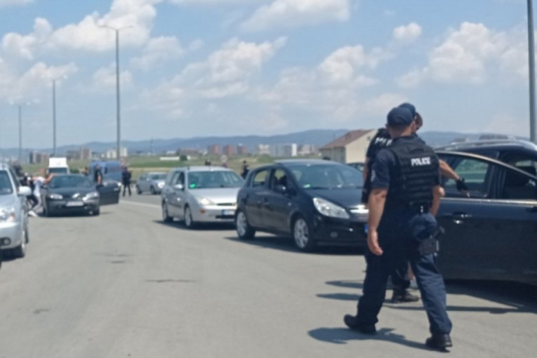 Kosovska policija pod punom ratnom opremom demonstrira silu nad Srbima: Naši reporteri zaustavljeni na putu ka Gazimestanu