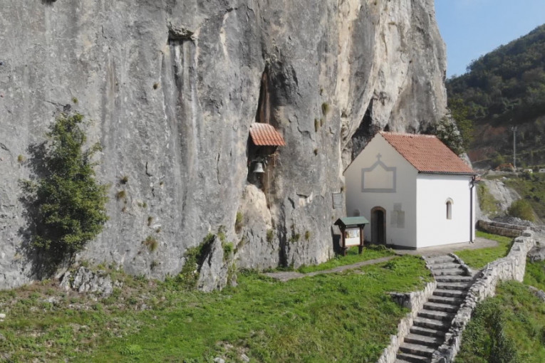 Speleološki raj kod Ivanjice: Iza uskih vrata krije se veličanstvena dvorana i prava riznica pećinskog nakita (FOTO)