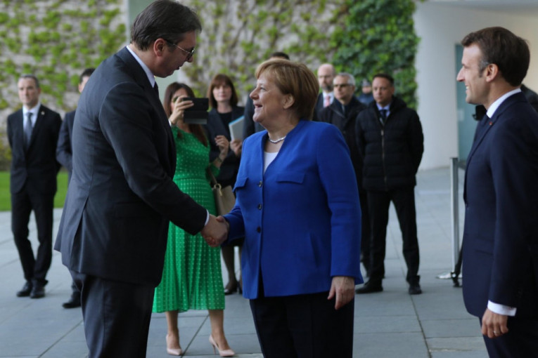 Predsednik Vučić se oglasio na Instagramu nakon razgovora sa Merkelovom (FOTO)