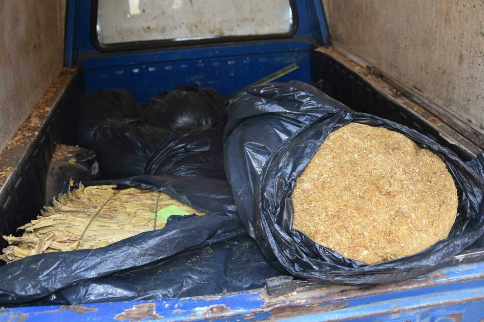 Policija zaplenila više pd dve tone duvana: U kombiju pronašli 54 bale!