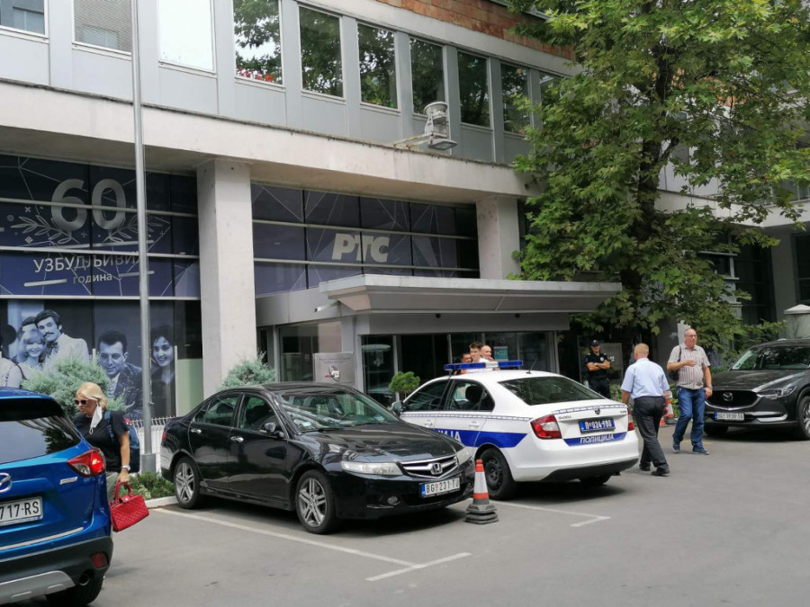 Zašto se RTS gadi većini građana Srbije i zašto našim novcem pune džepove pojedinaca?