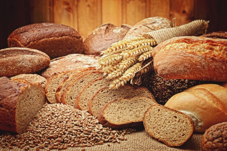 Sujeverje: Hleb se ne okreće naopako jer tako označava da je namenjen dželatu
