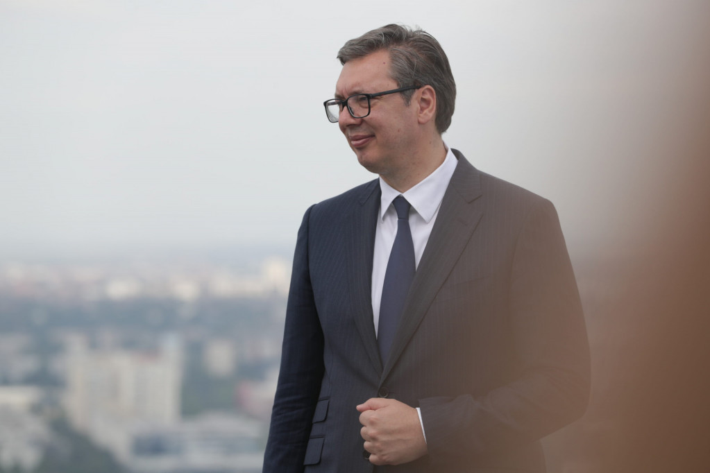 Predsednik Vučić poručio narodu: Da verujemo u sebe i budemo mudri (VIDEO)