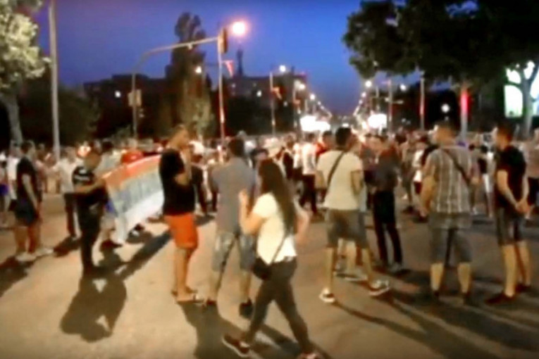 Veliki protest u Podgorici zbog pritvaranja Rista Jovanovića: Orilo se "Oj, Kosovo, Kosovo"