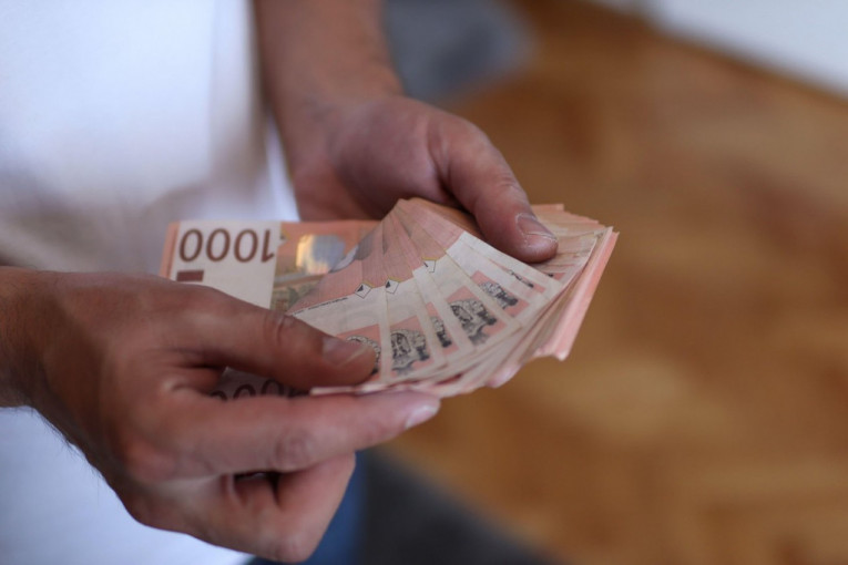 Dinarska štednja u julu premašila 100 milijardi dinara
