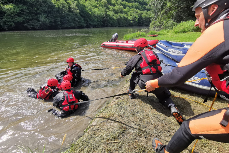 Sve više ljudi gubi život u rekama i bazenima: MUP Srbije formirao specijalizovane timove za spasavanje (FOTO)