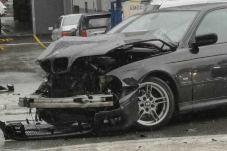 Saobraćajna nesreća kod Pribojske banje: Vozač izgubio kontrolu, povređeni smešteni u bolnicu