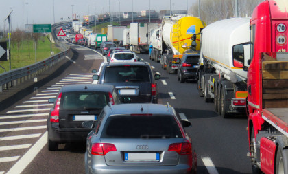 Kolaps na auto-putu: Od Gazele do Zmaja nepregledna kolona, traka ka Šidu zakrčena!