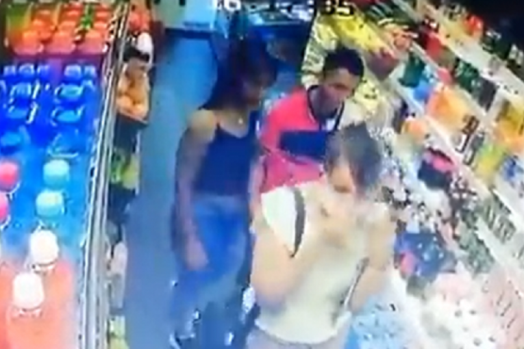 Džeparenje u centru Beograda: Pogledajte kako su mladić i devojka ženi ukrali telefon (VIDEO)