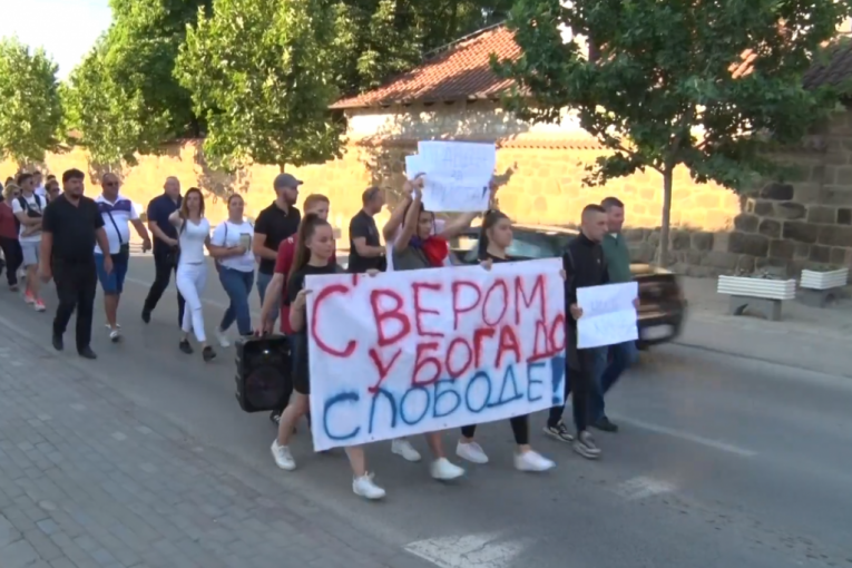 "S verom u Boga do slobode": Protest u Gračanici zbog pritvaranja Rista Jovanovića