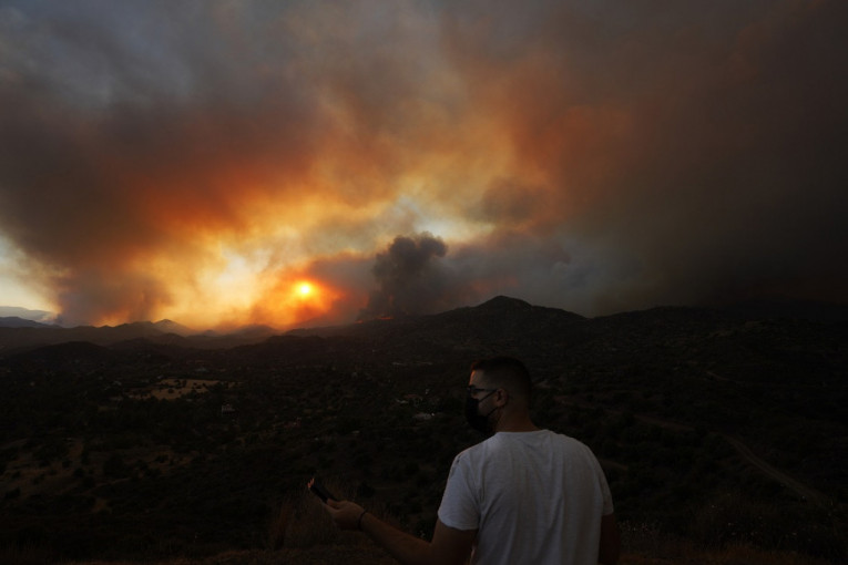 "Najgori u istoriji": Kiprani se bore sa stravičnim požarima, traže hitnu pomoć (FOTO/VIDEO)