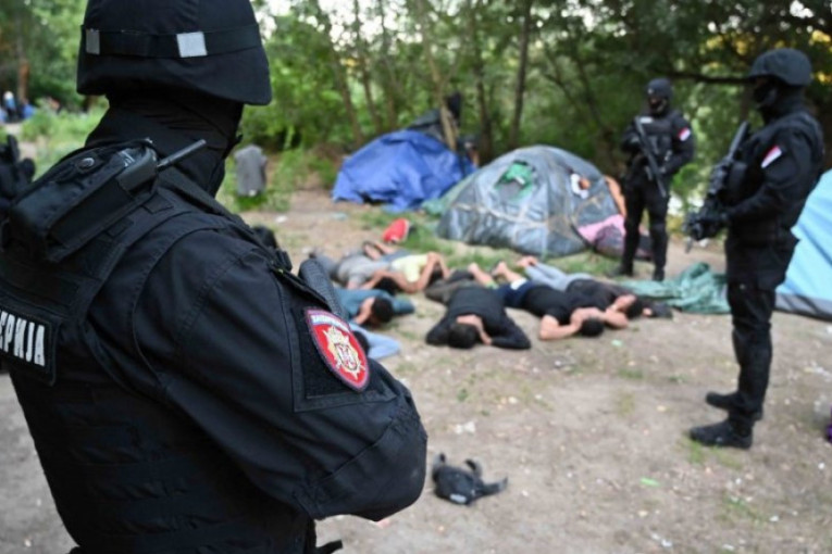 "Pala" banda! Krijumčarili ljude, krali, vršili iznude: Velika akcija policije u Srpskom Krsturu (FOTO)